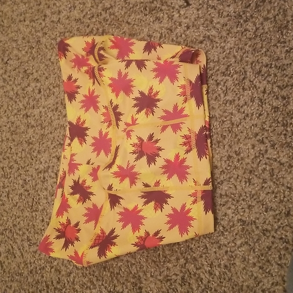 Feed Me Fight Me pineapple and leave shorts - Picture 3 of 5